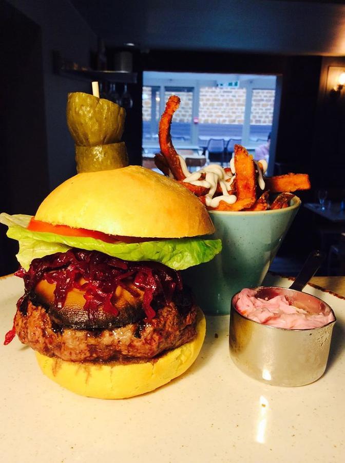 Mill Street Pub & Kitchen Bed & Breakfast โอ๊กคัม ภายนอก รูปภาพ